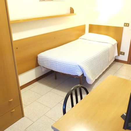 Albergo Italia Di Nardi Renzo & C Snc Poggibonsi Zimmer foto
