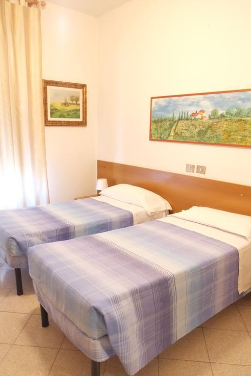 Albergo Italia Di Nardi Renzo & C Snc Poggibonsi Zimmer foto