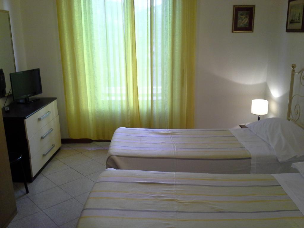 Albergo Italia Di Nardi Renzo & C Snc Poggibonsi Zimmer foto